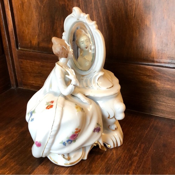 Antique DERMAY Porcelain Bath Dresser Box | Powder Box - Picture 13 of 13